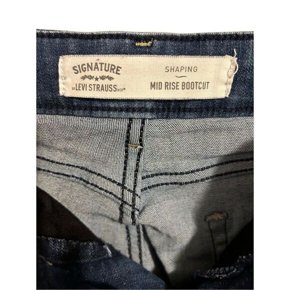 Signature Levi Straus Size 14W Blue Midrise Shaping Bootcut Jeans - Picture 5 of 13
